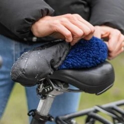 Sunny Bum Zadelhoes, Fietszadel Dames En Heren, Waterdicht En Comfortabel, Incl. Fietsslot En Veiligheidskabel, Dubbelzijdig Zadel Met Schapenvacht 17 Sunny Bum Zadelhoes, Fietszadel Dames En Heren, Waterdicht En Comfortabel, Incl. Fietsslot En Veiligheidskabel, Dubbelzijdig Zadel Met Schapenvacht -BOl Winkel 1200x1200 509