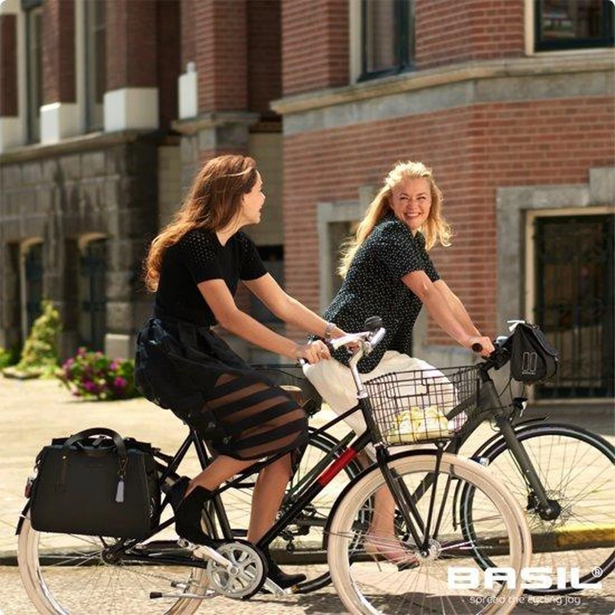 Basil Noir Stuurtas - Enkele Fietstas - Zwart - 17 Liter 17 Basil Noir Stuurtas - Enkele Fietstas - Zwart - 17 Liter - Afbeelding 15