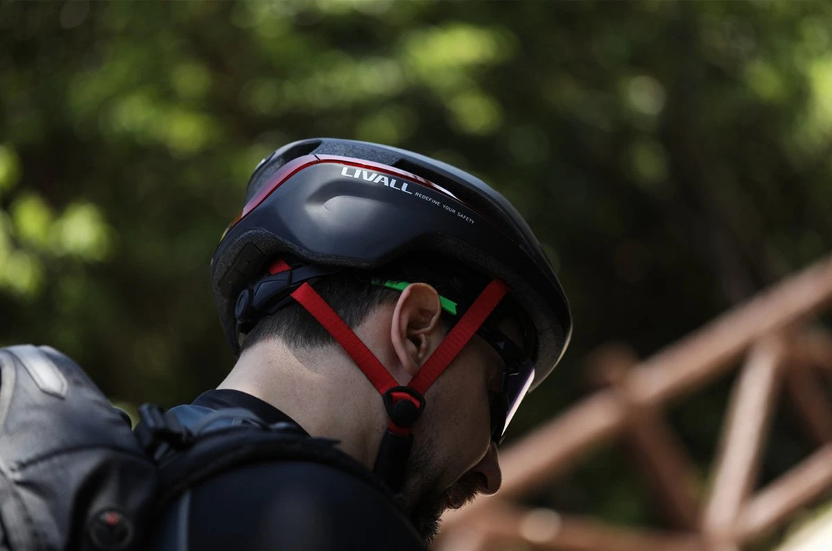 Livall EVO21 Black Medium - (Smart) Fietshelm - SOS Functie - LED Richtingaanwijzers - Smart Verlichting 13 Livall EVO21 Black Medium - (Smart) Fietshelm - SOS Functie - LED Richtingaanwijzers - Smart Verlichting - Afbeelding 11
