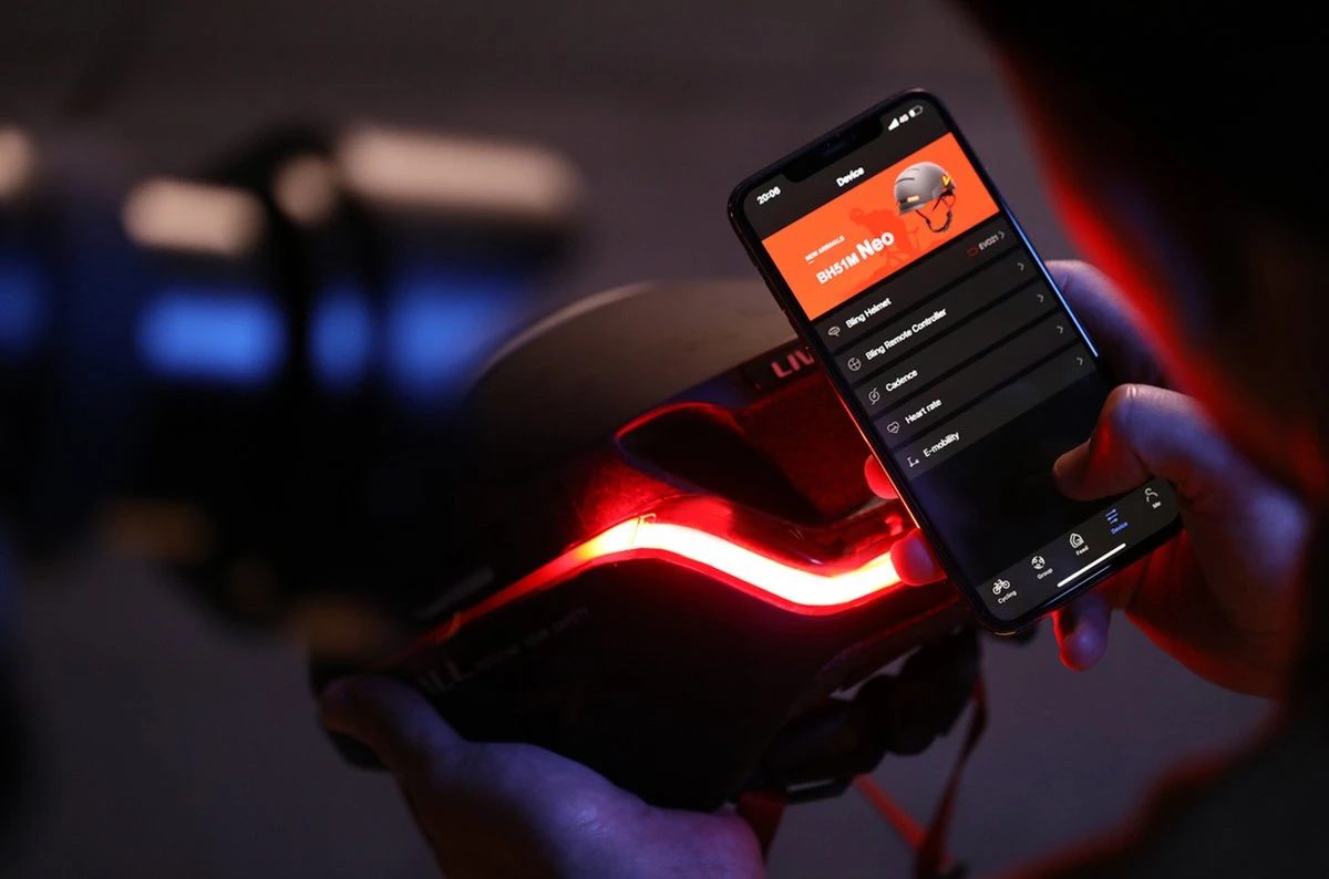 Livall EVO21 Black Medium - (Smart) Fietshelm - SOS Functie - LED Richtingaanwijzers - Smart Verlichting 7 Livall EVO21 Black Medium - (Smart) Fietshelm - SOS Functie - LED Richtingaanwijzers - Smart Verlichting - Afbeelding 5