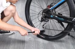 Giyo Fietspomp Mini - Fietspomp Met Drukmeter - Pomp Fiets Mini - 8.3 Bar - Inclusief Naaldventiel En Fietsbandreparatieset 12 Giyo Fietspomp Mini - Fietspomp Met Drukmeter - Pomp Fiets Mini - 8.3 Bar - Inclusief Naaldventiel En Fietsbandreparatieset -BOl Winkel 1200x798 5