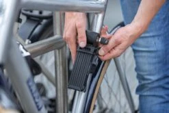 AXA Fold Lite 100 Vouwslot - Fietsslot - Voor Elk Type Fiets – Licht Gewicht - Met Houder - 100 Cm - Zwart 16 AXA Fold Lite 100 Vouwslot - Fietsslot - Voor Elk Type Fiets – Licht Gewicht - Met Houder - 100 Cm - Zwart -BOl Winkel 1200x800 154