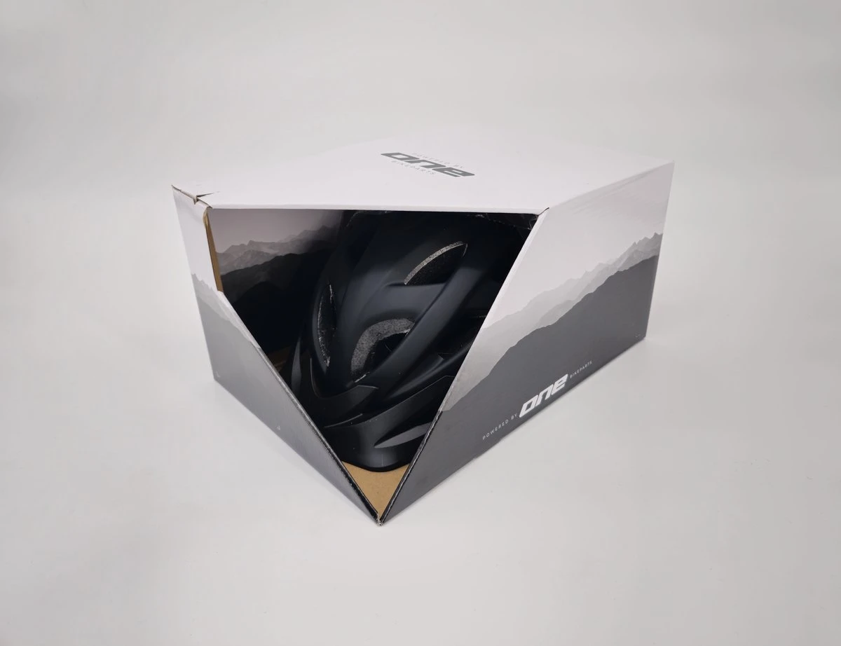 One Bikeparts® Fietshelm | Kleur Mat Zwart | Volwassenen | Lichtgewicht | 19 Ventilatie Gaten | Maat S/M Verstelbaar Tussen 54-58cm | Gecertificeerde Fietshelm Voor Volwassen | MTB Fietshelm | Geschenkdoos | Fietshelm Dames - Heren | Luxe Verpakking 11 One Bikeparts® Fietshelm | Kleur Mat Zwart | Volwassenen | Lichtgewicht | 19 Ventilatie Gaten | Maat S/M Verstelbaar Tussen 54-58cm | Gecertificeerde Fietshelm Voor Volwassen | MTB Fietshelm | Geschenkdoos | Fietshelm Dames - Heren | Luxe Verpakking - Afbeelding 9