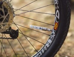 BOTC Fiets Ventiel LED Lampjes - Fietswielverlichting - Ventielbevestiging - Blauw - 1 Stuks - Incl. Batterijen 12 BOTC Fiets Ventiel LED Lampjes - Fietswielverlichting - Ventielbevestiging - Blauw - 1 Stuks - Incl. Batterijen -BOl Winkel 1200x935