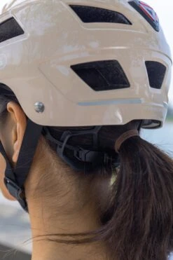 ABUS Hyban 2.0 Fietshelm - Maat M (52-58 Cm) - Glacier Blue 14 ABUS Hyban 2.0 Fietshelm - Maat M (52-58 Cm) - Glacier Blue -BOl Winkel 800x1200 9