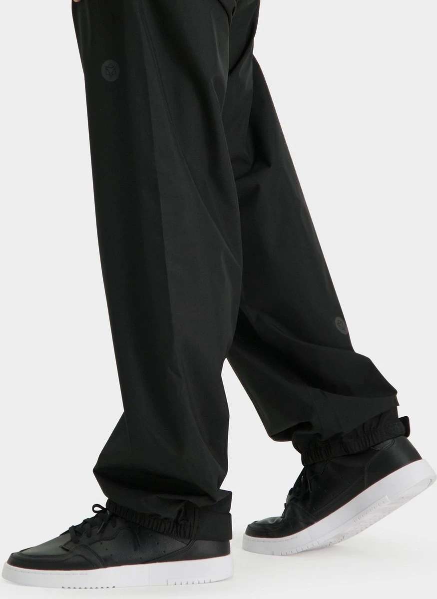 AGU GO Regenpak Essential Unisex - Zwart - XL - Dames & Heren - Waterdicht & Ademend 16 AGU GO Regenpak Essential Unisex - Zwart - XL - Dames & Heren - Waterdicht & Ademend - Afbeelding 14