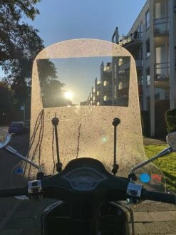 Waterafstotende Sticker Windscherm-Anti Regen Folie-Scooter-Nano Spray-Vespa Sprint-Zip-Sym-Universeel 10 Waterafstotende Sticker Windscherm-Anti Regen Folie-Scooter-Nano Spray-Vespa Sprint-Zip-Sym-Universeel -BOl Winkel 899x1200 10