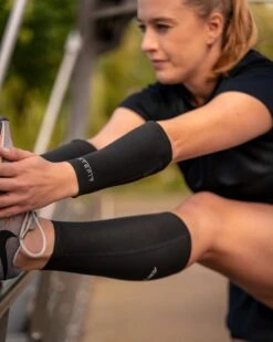 Artefit Compressie Onderarm Sleeves – Unisex - Zonbescherming - S - Black 17 Artefit Compressie Onderarm Sleeves – Unisex - Zonbescherming - S - Black -BOl Winkel 960x1200 3